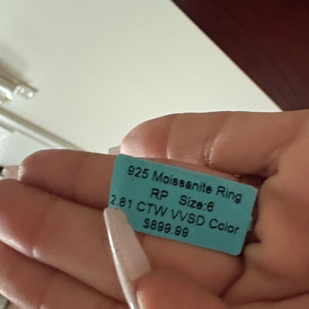 Gorgeous moissanite ring - Picture 6 of 6